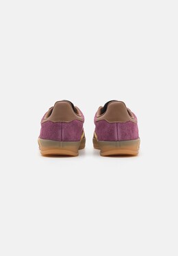 Кроссовки на шнуровке GAZELLE INDOOR UNISEX Adidas, темно-красный ad115o1rp-g11 | maroon/almost yellow/preloved brown