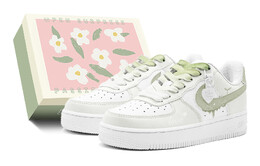 Кроссовки Nike Air Force 1 Skateboarding Shoes Women's Low-top Green/white, зеленый dh2920-111(teams-爱心萌芽女s-box) | green/white