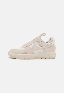 Низкие кроссовки AIR FORCE 1 WILD Nike, кремовый белый ni111a1cq-q11 | off white