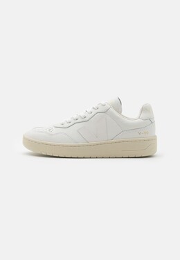 Низкие кроссовки V-90 Veja, цвет extra white vj211a074-a11 | extra white
