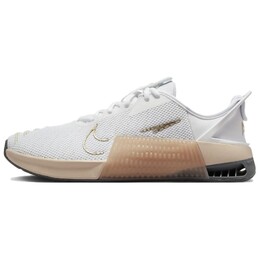 Кроссовки Nike Women's Metcon 9 EasyOn 'White Metallic Gold Sanddrift', белый dz2540-104 | white/metallic gold