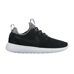 Кроссовки Nike Wmns Roshe Two SE, черный 881188 001 | black/black-cool grey-white