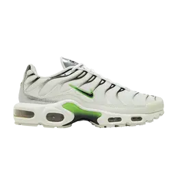 Кроссовки Nike Wmns Air Max Plus 'White Green Strike', белый dn6997 100 | summit white/metallic silver/green strike/black