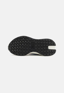 Кроссовки на шнуровке PHOENIX WAFFLE Nike, серый ni111a1c8-c12 | football grey/dark raisin/light violet ore/taupe grey/sail/metallic silver