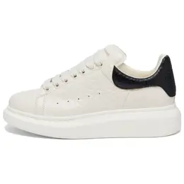 Большие женские кроссовки на шнуровке Alexander McQueen 808173whadp9062
