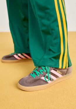 Кроссовки GAZELLE INDOOR Adidas, темно-коричневый ad111a2qb-o11 | dark brown/glow pink/court green