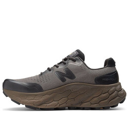 Кроссовки x district vision x fresh foam x more trail v3 shoes New Balance, серый mtmorndv | grey/black/brown