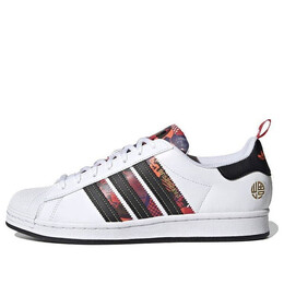 Кроссовки суперзвезда Adidas, белый q47184 | cloud white/core black/scarlet