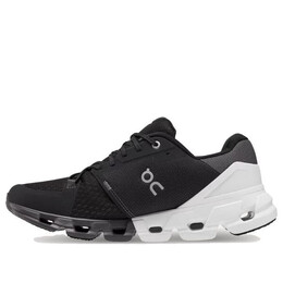 Кроссовки cloudflyer 4 wide 'black white' On Running, черный 81.98664 | black/white