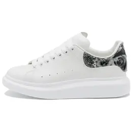 Низкие кожаные кроссовки мужские белые серебристые черные Alexander McQueen 794987wift59071 | white silver black