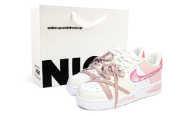 Женские скейтерские кроссовки Nike Air Force 1 Abrasion Resistant Low Top розовые Pink Mist с подарочной сумкой, цвет Pink Mist Bow Shopping Bag dd8958-100（team1110-粉雾缠带s-box） | pink mist bow shopping bag