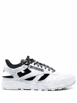 Maison Margiela signature tabi-toe sneakers 16688612