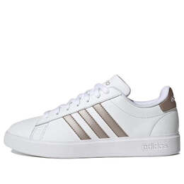 Кроссовки grand court cloudfoam lifestyle court комфортная обувь Adidas, белый gw9215 | cloud white / platinum metallic / platinum metallic