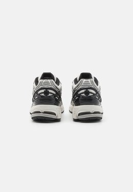 Кроссовки на шнуровке M1906 UNISEX New Balance, серый ne215o0in-c11 | grey