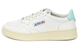 Кроссовки на шнуровке с логотипом Autry aulw-ll49