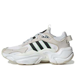 Кроссовки оригиналы magmur runner Adidas, белый ef8997 | crystal white/core black/off white