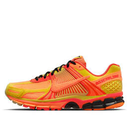 Кроссовки air zoom vomero 5 doernbecher Nike, красный fd9711-602 | bright crimson/total orange/yellow strike