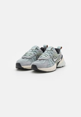 Кроссовки V2K RUN Nike Sportswear, сиреневый ni111a1fe-i11 | light pumice/light orewood brown/ black/chrome