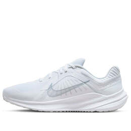 Кроссовки quest 5 low tops серебристые Nike, белый dd0204-100 | white/silver