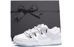 Кроссовки Nike Dunk Skateboarding Shoes Men Low-top White/gray, серый/белый dv0831-109(team32-灰白做旧sbox) | gray/white