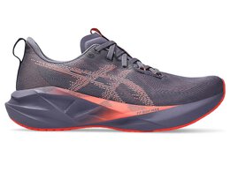 Беговые мужские кроссовки Asics Novablast 5, Greyish Purple/Coral Reef, фиолетовый 1011b974 500 | purple