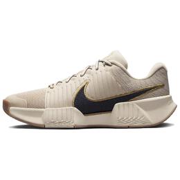 Теннисные кроссовки Air Zoom GP мужские с низким верхом, темно-грибные с принтом Outerspace и NB бордового цвета Nike fn4699-100 | sand flow / metal gold / brown in rubber / thunder blue