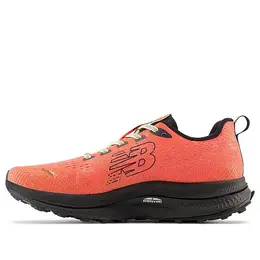 Кроссовки fuelcell supercomp trail New Balance, черный mttrxld | neon dragonfly with black