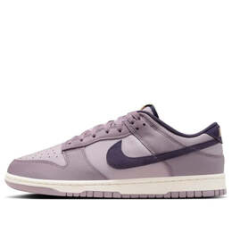 Кроссовки dunk low 'light violet ore' Nike, фиолетовый hq3642-202 | light violet ore/platinum violet/team gold/dark raisin