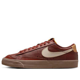 Кроссовки blazer low '77 emb 'inspected by swoosh' Nike, коричневый dq7670-200 | oxen brown/elemental gold/gum dark brown/pearl white