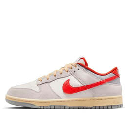 Кроссовки dunk low '85 athletic department' Nike, мультиколор fj5429-133 | sail/light smoke grey/picante red