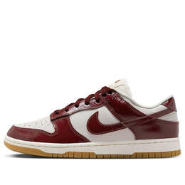 Кроссовки dunk low lx 'dark team red croc' Nike, мультиколор fj2260-004 | phantom/dark team red/sail/gum light brown