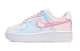 Кастомизированные кроссовки Nike Air Force 1 Skateboarding Shoes Women's Low-top, синий, розовый/белый dd8959-100(team74-粉蓝爱心小兔sbox) | blue