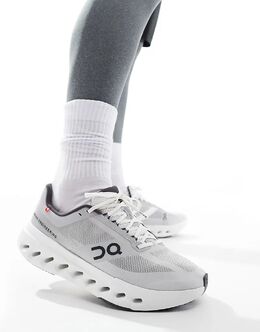 Кроссовки для бега Cloudsurfer Next серого и белого цвета On Running 136587219 | grey and white