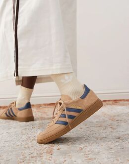 Светло-коричневые и темно-синие кроссовки Handball Spezial Adidas 138322570 | brown