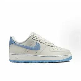 Кроссовки Nike Wmns Air Force 1 LXX White University Blue, полнота D, размер 5.5 US, голубой 4348503107