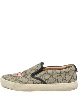 Gucci tiger embroidered slip-on sneakers 30312344