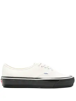 Vans logo-tag sneakers 30410302