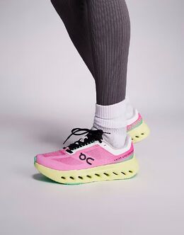 Кроссовки для бега Cloudsurfer Next розового цвета и в центре внимания On Running 140890787 | pink