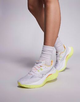 Кроссовки Saucony Endorphin Speed ​​4 быстрые и легкие в белом и солнечном цвете 141065648 | white/sunny
