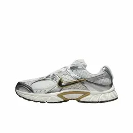 Кроссовки Nike Nike v2k run, полнота F (EU)/ на среднюю стопу, размер 9.5US 8.5UK 43EU 42RU 27.5CM, белый, серебряный, черный, бежевый 4385057982
