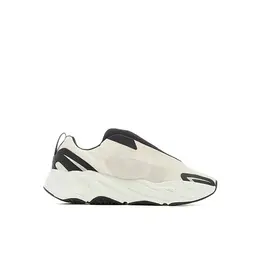 Кроссовки Adidas YZY 700 MNVN, размер 7 UK, white black 103749027118