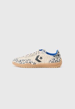 Низкие кеды RUN STAR TRAINER Converse, песочный co411a2cx-b11 | light dune/papyrus/black