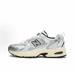 Кроссовки New Balance 530, полнота D, размер 42.5 EU/9US, silver cream 4542669301