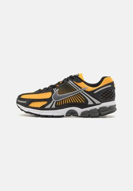Кроссовки ZOOM VOMERO 5 FEST UNISEX Nike Sportswear, оранжевый ni115p00d-h11 | sundial/black/metallic silver/light smoke grey/white