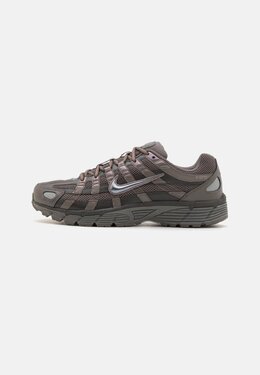 Кроссовки P-6000 UNISEX Nike Sportswear, темно-серый ni112o08p-c15 | cave stone/metallic silver/medium ash/flat pewter/vast grey