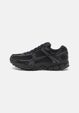 Кроссовки ZOOM VOMERO 5 UNISEX Nike Sportswear, черный ni115o068-q11 | black