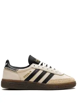 Кроссовки Handball Spezial Wonder White Black Adidas, нейтральный 26540375 | нейтральные цвета