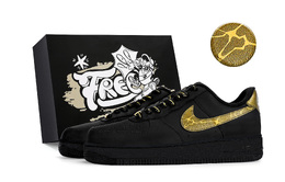 Nike Кроссовки для скейтбординга Air Force 1 Low Top унисекс, черное золото cw2288-001(team18-重金属爆裂纹) | gold crackle-box