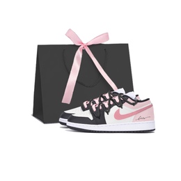 Jordan Кроссовки Air 1 LOW Cherry Blossom Cushioning с низким верхом для скейтборда GS, цвет: черный, белый, розовый 553560-131（team93-樱花解构礼盒) | black white pink