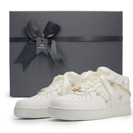 Nike Женские кроссовки для скейтбординга Air Force 1, износостойкие, увеличивающие рост, с низким верхом, белое золото fv3654-111（team448-链条空军box） | white gold